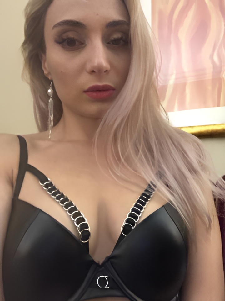 Таня привлекальеная девушка из Новоазовска цена от 2500 руб