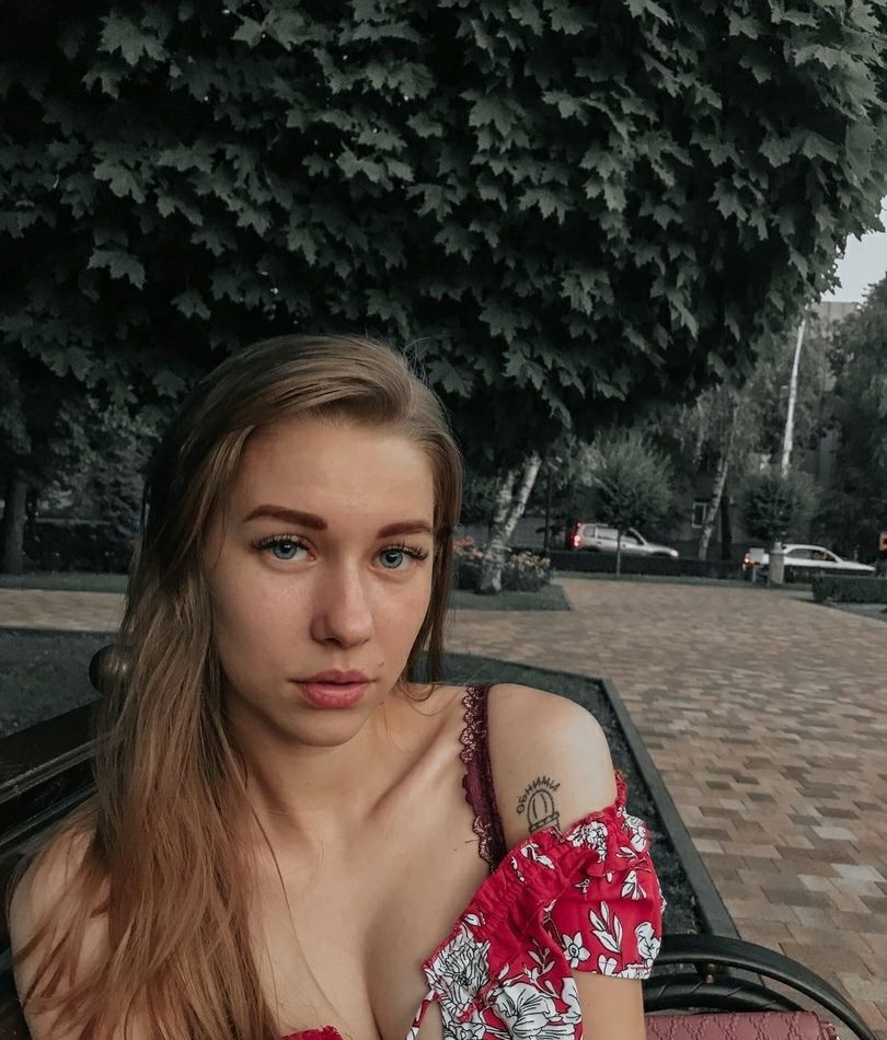 Алиса привлекательная девушка из Новоазовска цена от 3000 руб