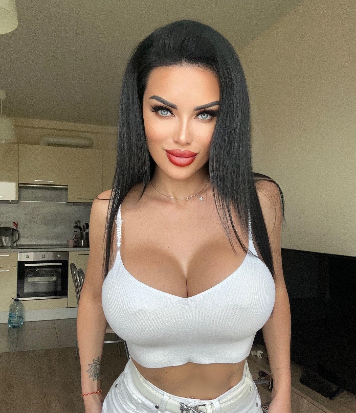 Оксана привлекальеная девушка из Новоазовска цена от 6000 руб