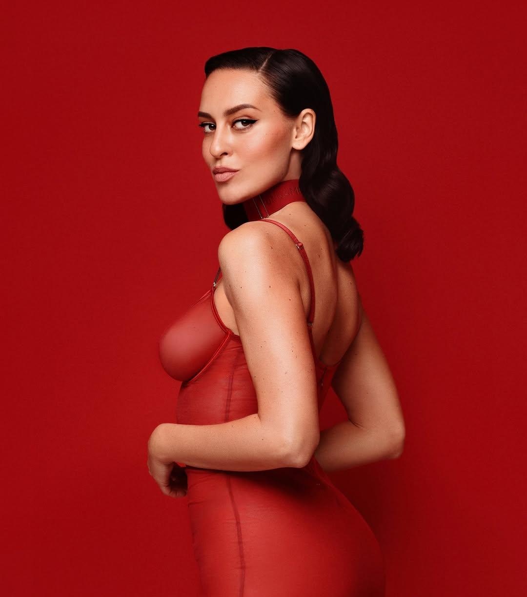 Диана привлекальеная девушка из Новоазовска цена от 7000 руб