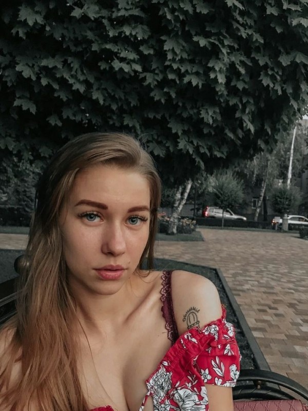 Алиса привлекательная девушка из Новоазовска цена от 3000 руб