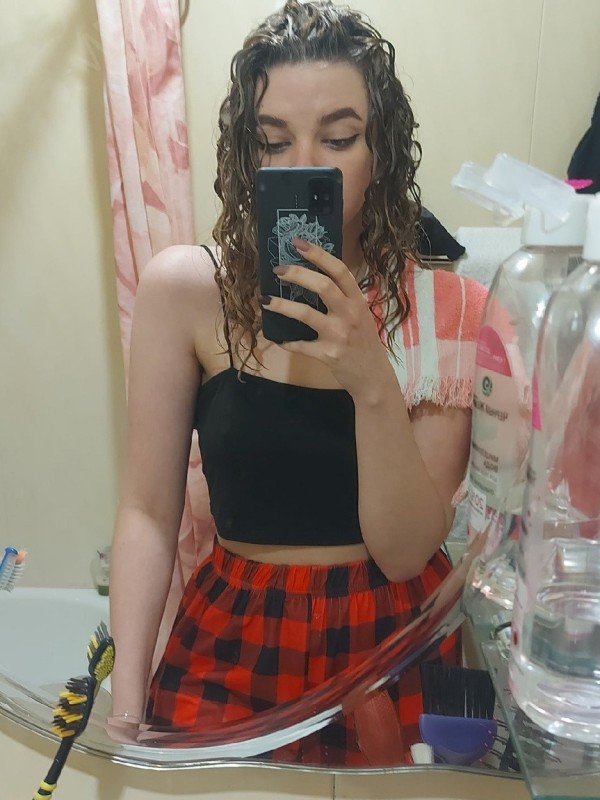 Инга привлекательная девушка из Новоазовска цена от 3500 руб