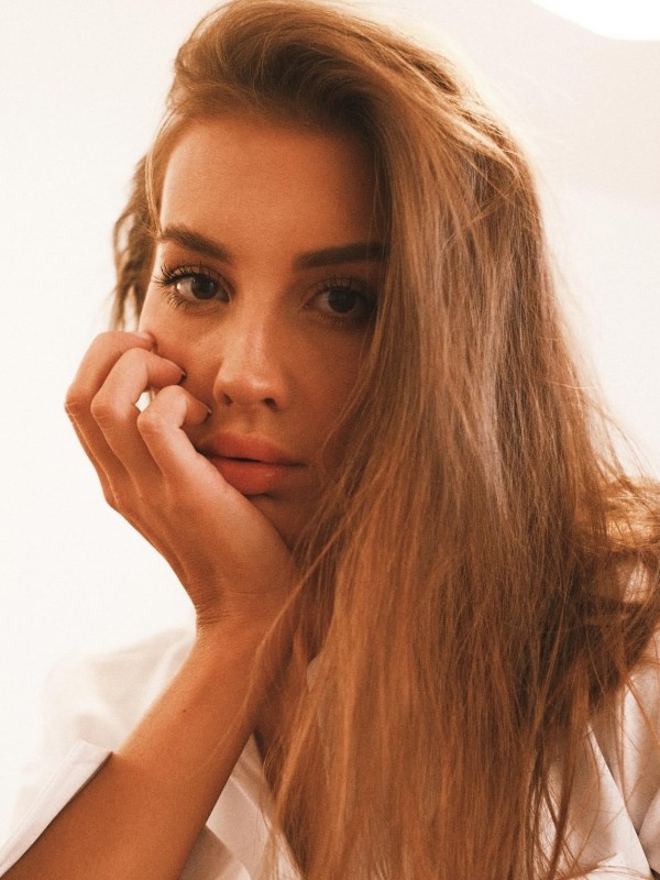 Ангелина привлекательная девушка из Новоазовска цена от 4000 руб